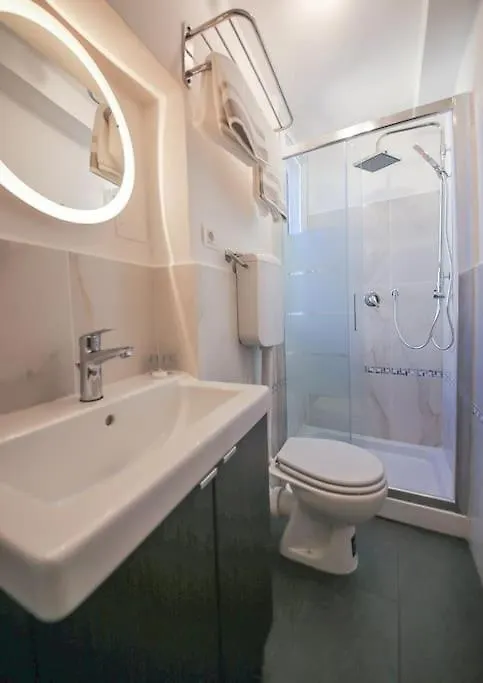 Lux Palace Prime Florence 0*,